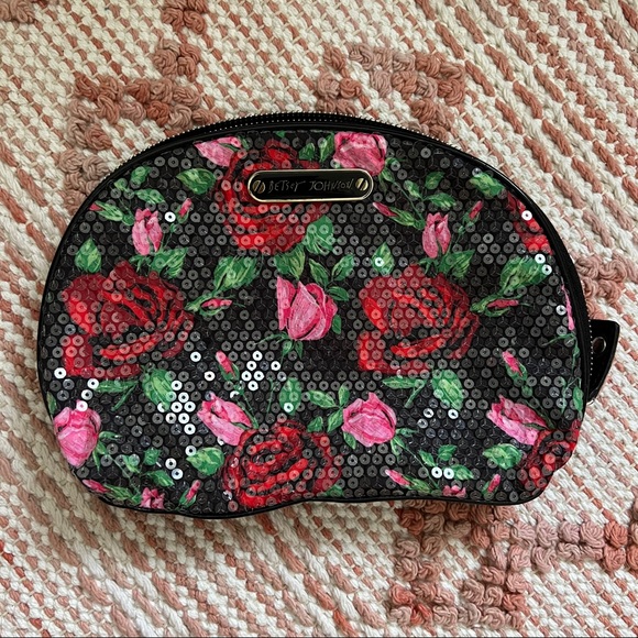 Set of three Betsey Johnson zipper pouches - Picture 3 of 14